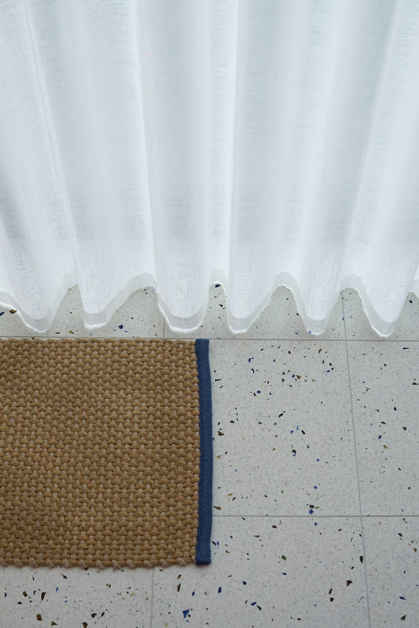 Bath Mats That Stay Put: Rugs, Tub Mats, and Keeping Them Fresh