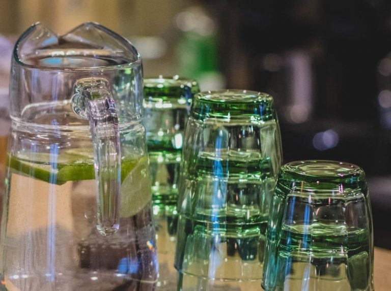 Water Filter Pitchers: Capacity, Filter Life and Lid Design