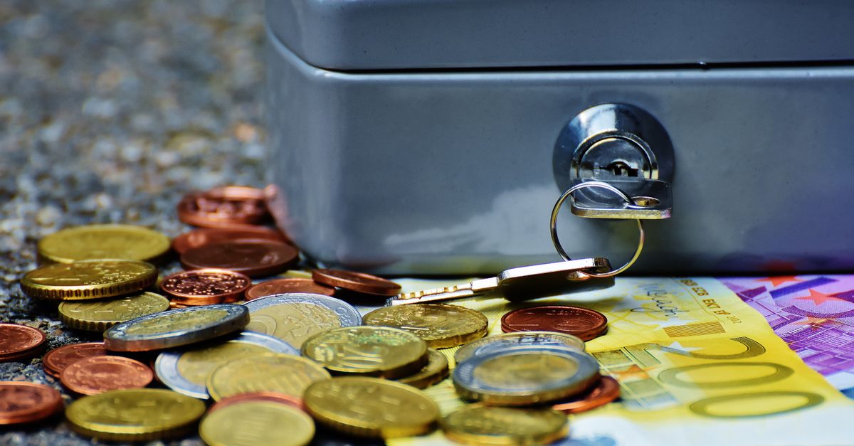 Guard the Paper Trail: Home and Business Safes Worth Your Documents
