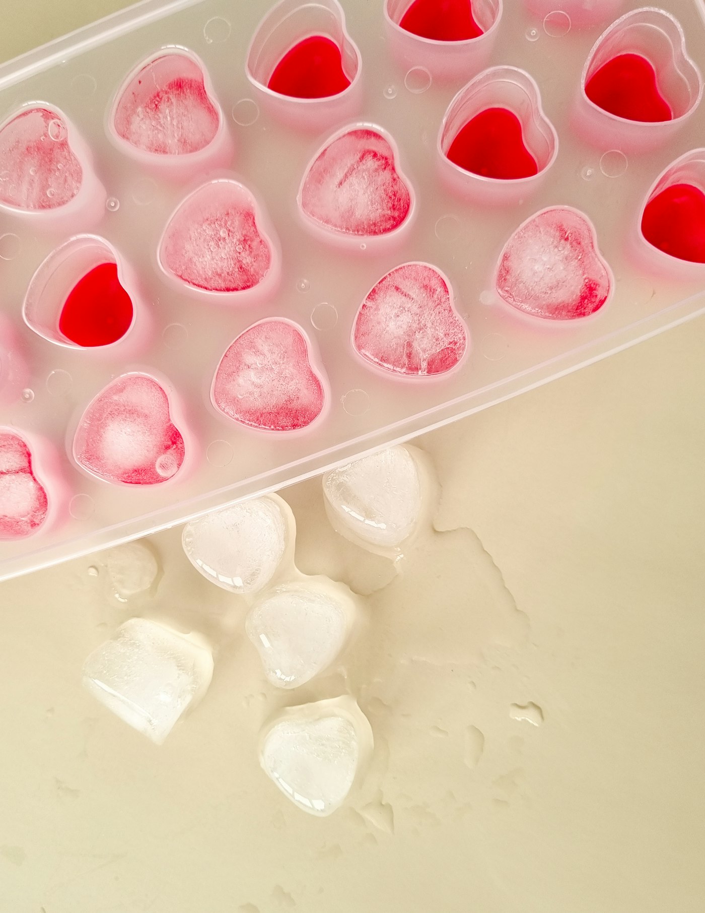Ice Cube Trays: Silicone or Plastic, Cube Sizes, and Lids That Keep Ice Fresh