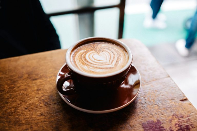 Wand or Countertop: Picking a Milk Frother for Café-Style Drinks at Home
