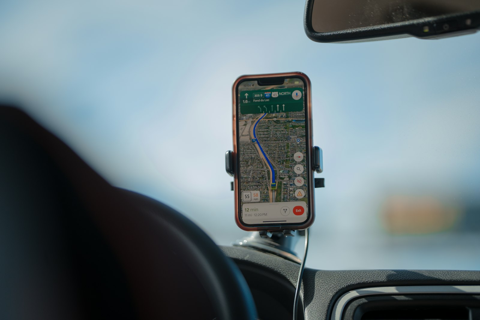 Picking a Car Phone Mount That Actually Stays Put