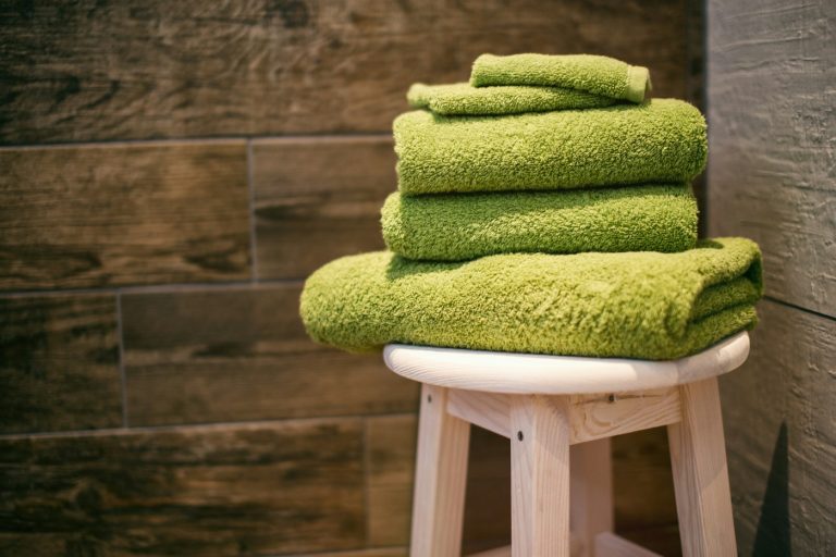 Bath Towels That Stay Soft: Cotton Types, GSM, Weaves, and Care