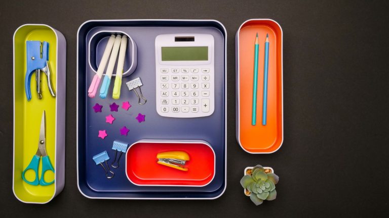 Desk Organizer Layouts That Clear Clutter: Compartments Compared