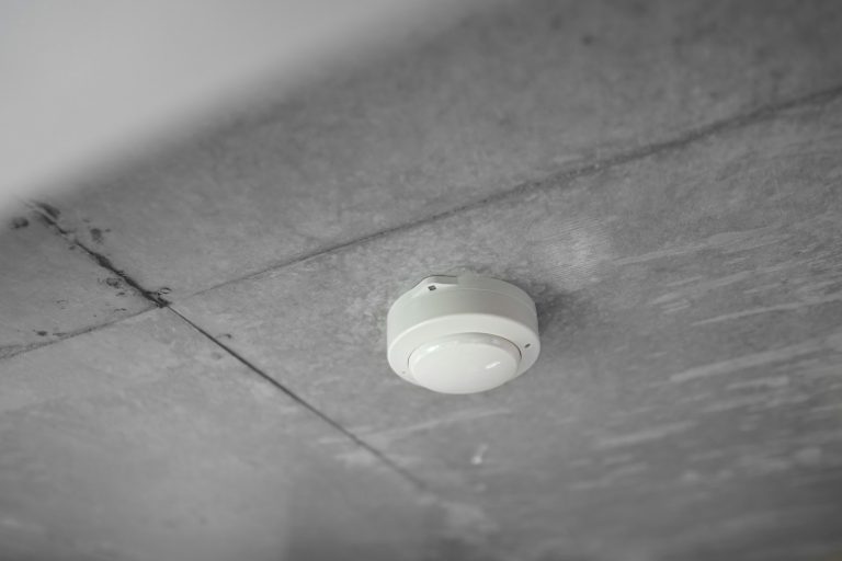 Smoke Alarms for Every Home: Sensor Types, Power Options, Placement, and Testing
