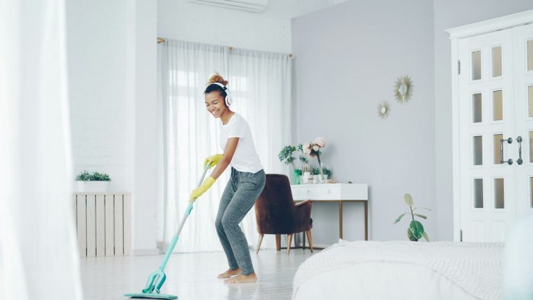 Spray, Spin, or Flat: Picking a Mop That Suits Your Floors
