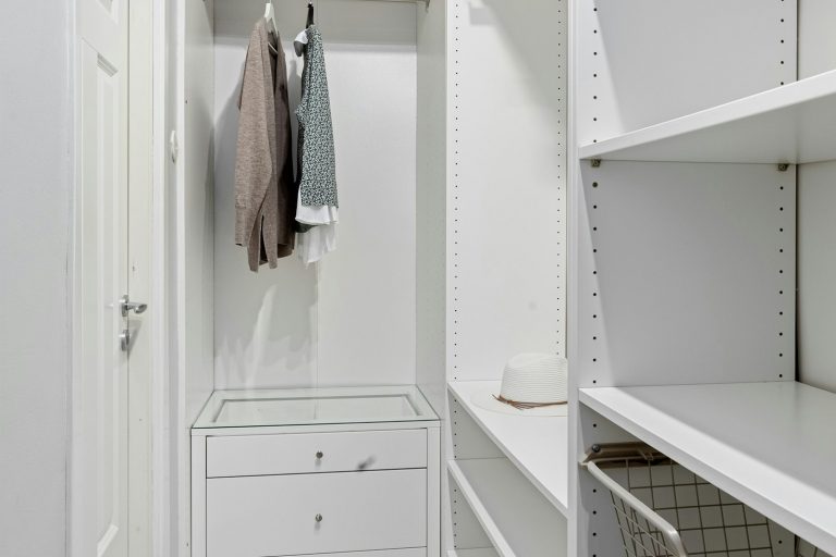 Shelf Dividers for a Closet That Won't Slump