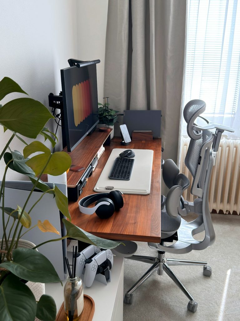 Taming Cable Clutter: Straps, Clips, Sleeves, and Raceways for Desks and TVs