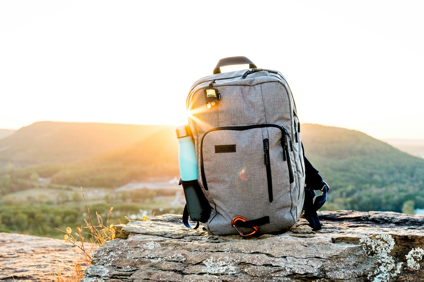 Hiking Daypacks for Day Trips: Size, Fit, Hydration, and What to Pack