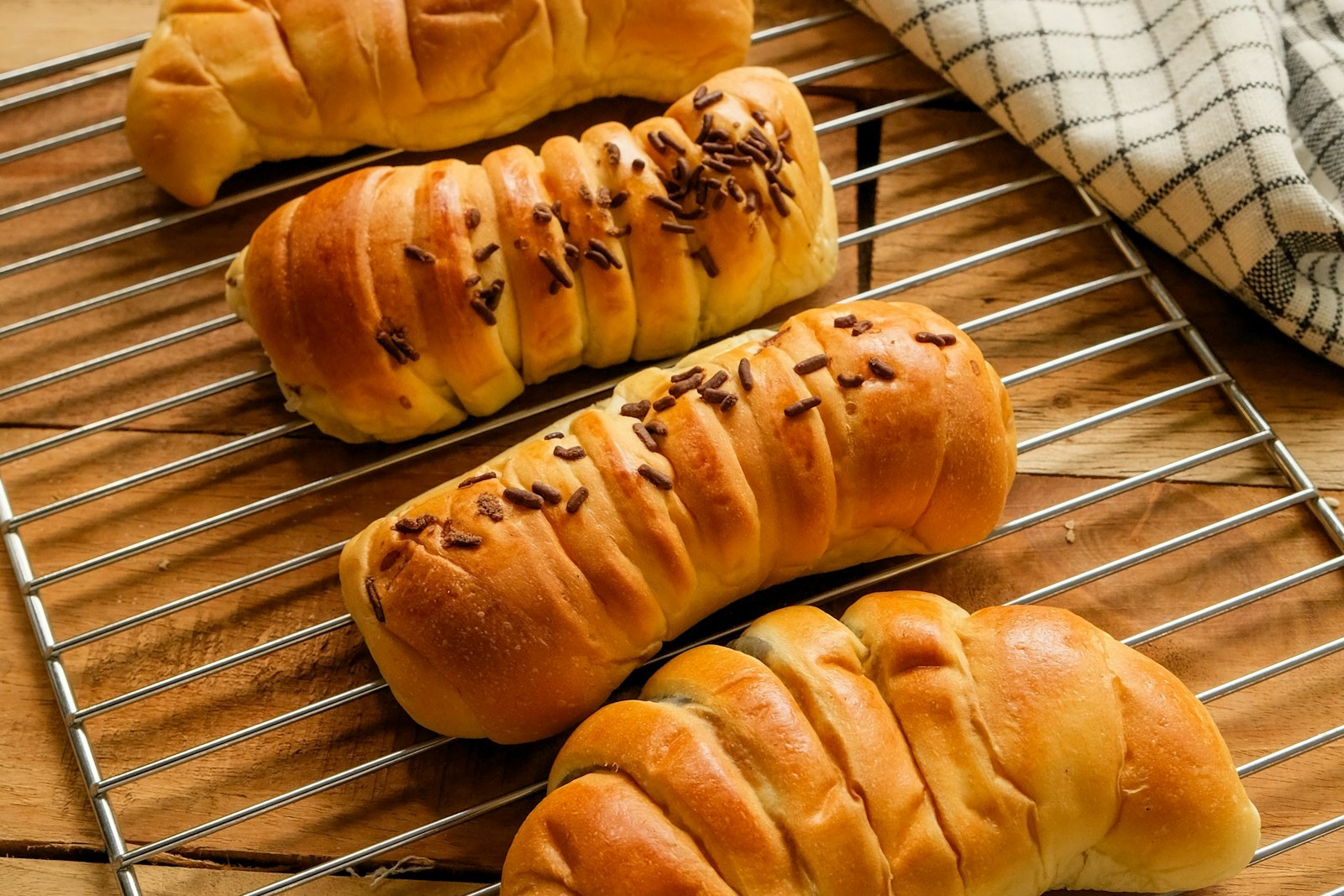 Cooling Racks: A Baker's Buying Guide