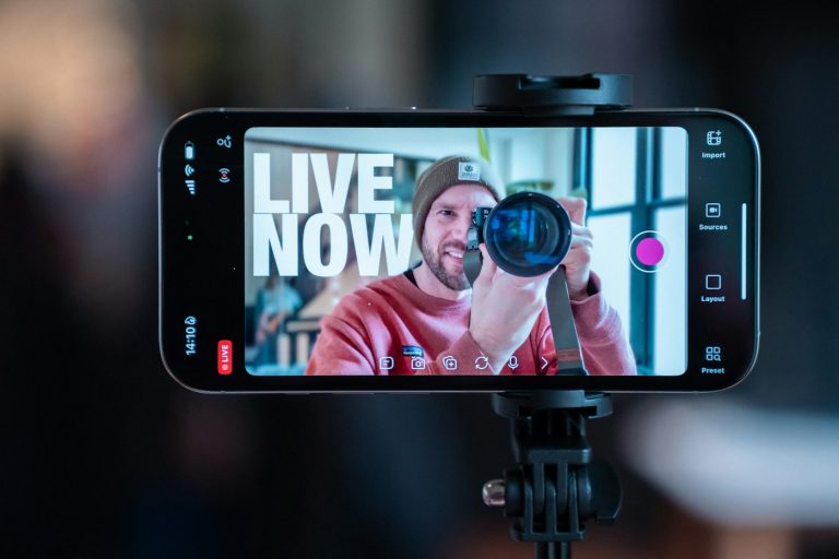 Selfie Stick, Floor Stand, or Mini: Choosing a Phone Tripod for the Shots You Take