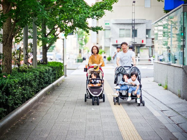 How to Choose a Stroller: Everyday, Compact, and Travel-System Options