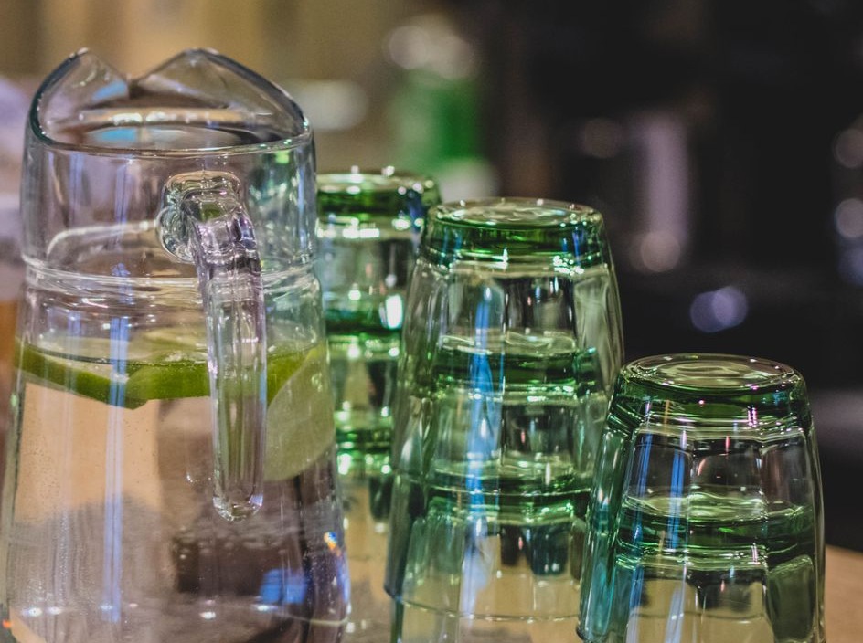 Water Filter Pitchers: Capacity, Filter Life and Lid Design