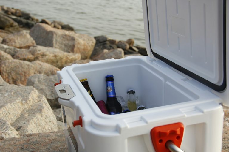Hard Coolers for Camping, Tailgates, and Beach Days: Size, Insulation, and Packing Tips