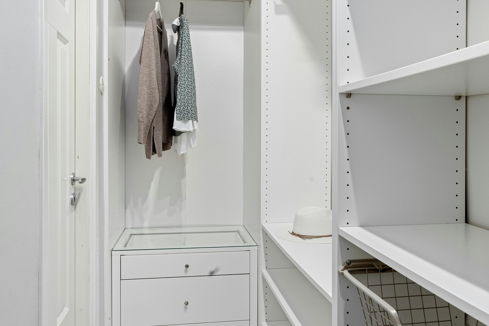 Shelf Dividers for a Closet That Won't Slump