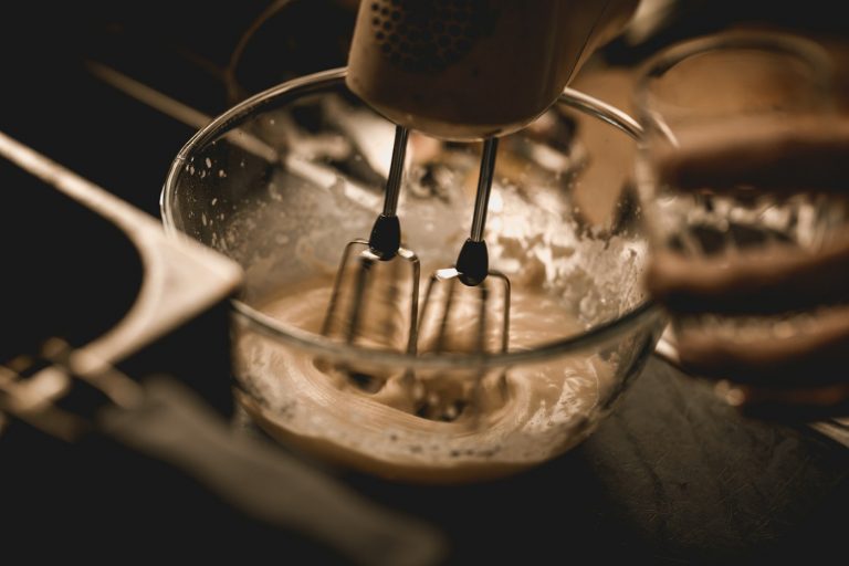 Hand Mixers for Cookies, Cakes, and Whipped Cream: Speeds, Power, and Attachments