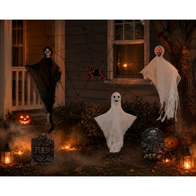 Eight-piece outdoor halloween decoration set with skeletons and tombstone
