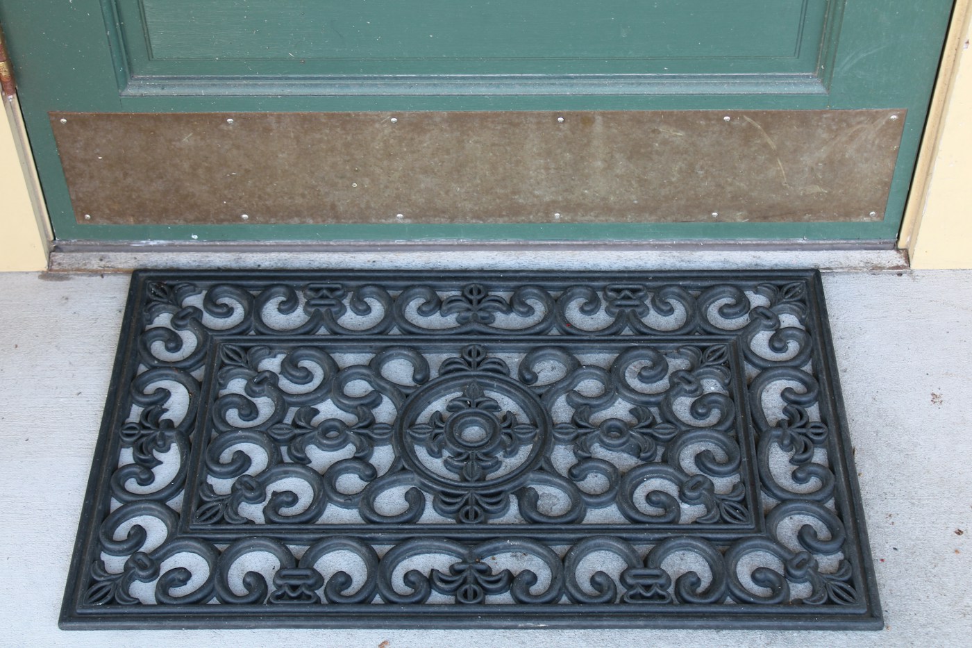 Doormats That Keep Dirt Outside: Coir, Rubber, and Washable Mats Compared