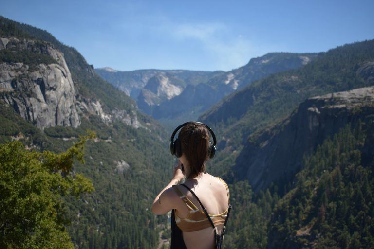 Over-Ear Headphones: Comfort, Noise Cancellation, Battery Life, and Sound