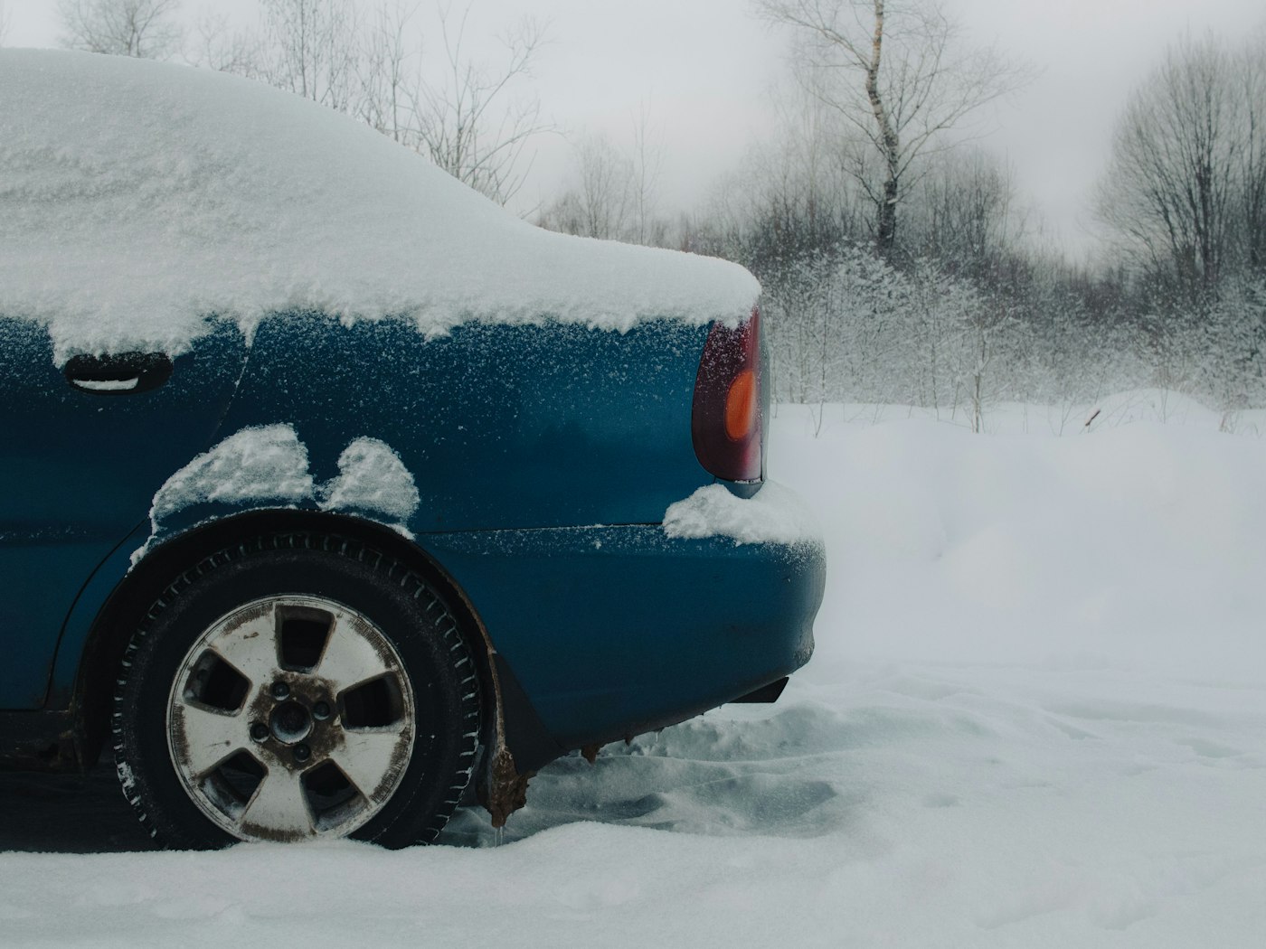 Before the First Frost: Choosing a Snow Brush and Ice Scraper That Fits Your Car