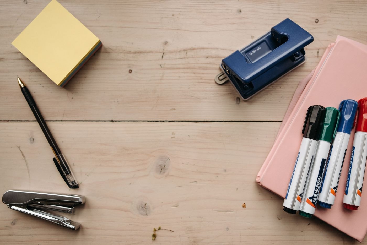 Desktop Tape Dispensers: Core Sizes, Weighted Bases and Materials