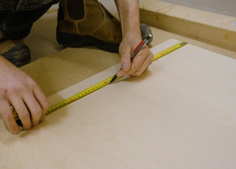 Standout, Locks, and Fractions: How to Pick a Tape Measure You Can Trust