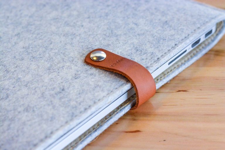 What Size Laptop Sleeve Do You Need? Closures and Materials Guide