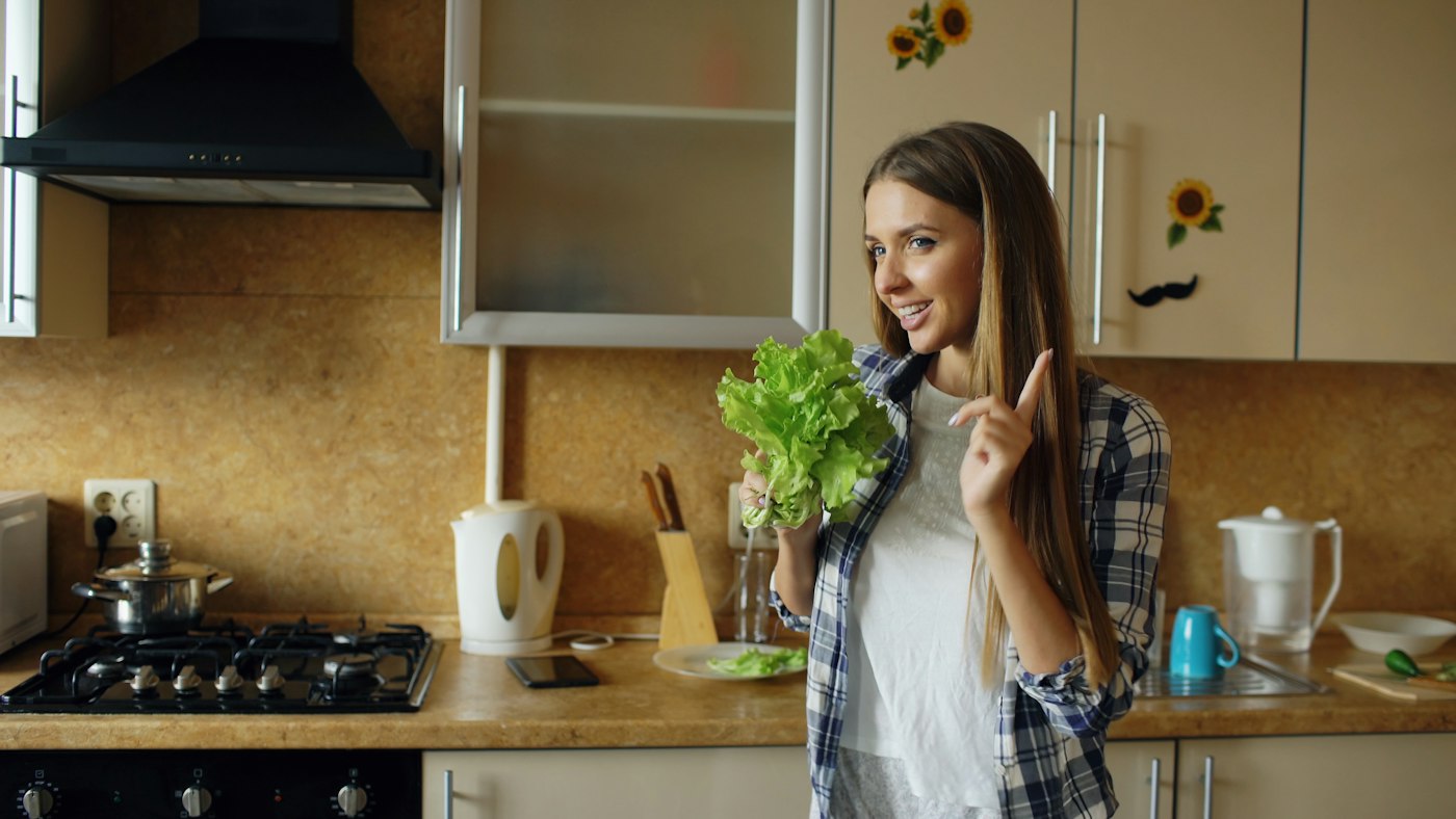 Crisp, Not Soggy: How to Choose a Salad Spinner
