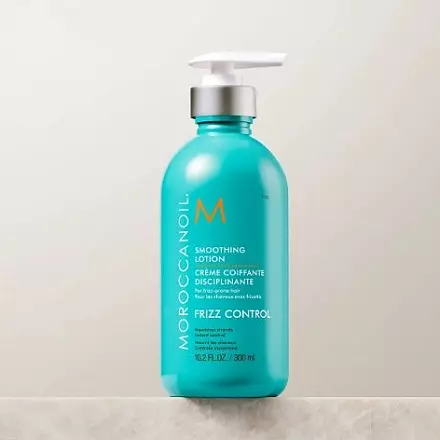 Moroccanoil US: NEW Frizz Control Collection Launch (Frizz Shield Spray, Smoothing Concentrate, Smoothing Lotion)