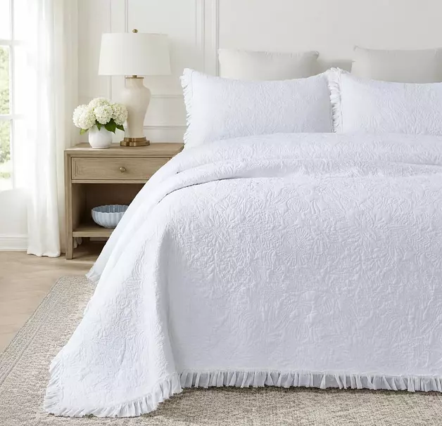 Brandream White Ruffled Cotton Quilt Set King Floral Stitched Quilts 3PC